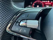 Škoda Kodiaq 1.5 TSI 150pk DSG Sportline Business 7p. · Camera · Inklap. Trekhaak · Keyless · Elek. Bestuurdersstoel + Geheugen · Matrix LED · Garantie t/m 27-05-2028 of 100.000km
