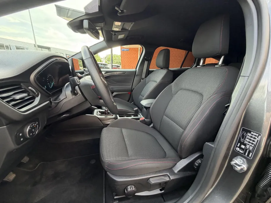 Ford Focus Wagon 1.0 EcoBoost Hybrid ST Line