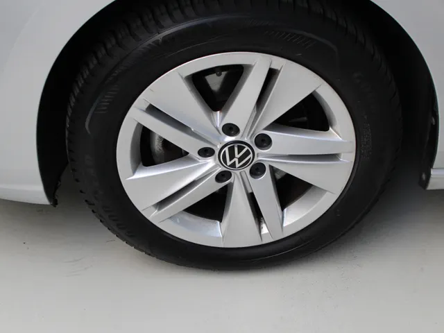 Volkswagen Golf 1.0 eTSI Life DSG | Navigatie Pro | Cruise Control | Lichtmetalen velgen