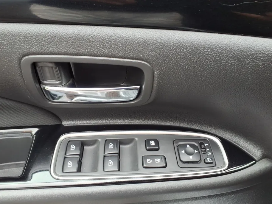 Mitsubishi Outlander 2.4 PHEV Pure Automaat | Trekaak | Andriod/Apple car play