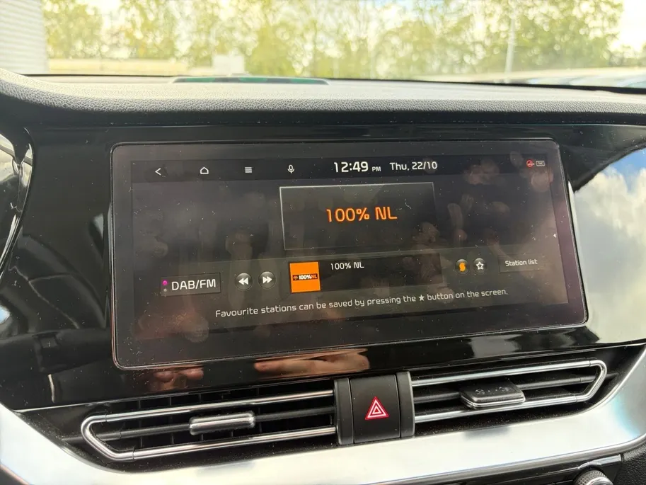 Kia e-Niro DynamicPlusLine 64 kWh | *1E EIGENAAR | FABRIEKSGARANTIE | SCHUIF- KANTELDAK | APPLE CARPLAY/ ANDROID AUTO | NAVI | CAMERA | STUUR/ STOELVERWARMING | STOF/ LEDER | ETC…