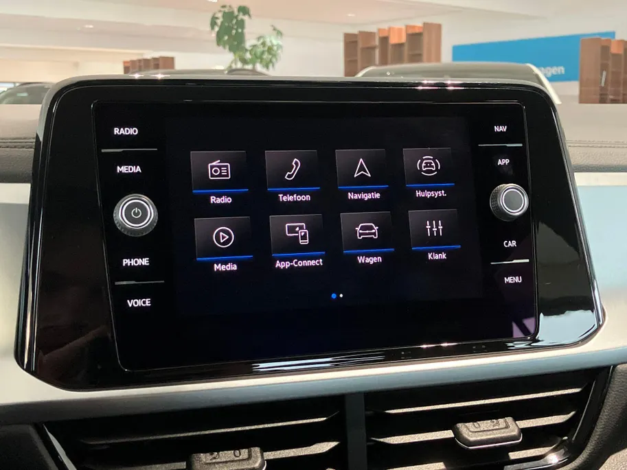 Volkswagen T-Roc 1.0TSI/115PK Life Edition · Apple/Android Car Play· Camera + Parkeersensoren · Keyless · 27-06-2028 of 100000km.