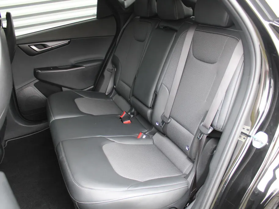 Kia EV6 Light Edition 63 kWh | Stuur-/stoelverwarming | Camera | 19' LM | LED | Cruise adapt. | Clima | Draadloze telefoonlader | 17% bijtelling |