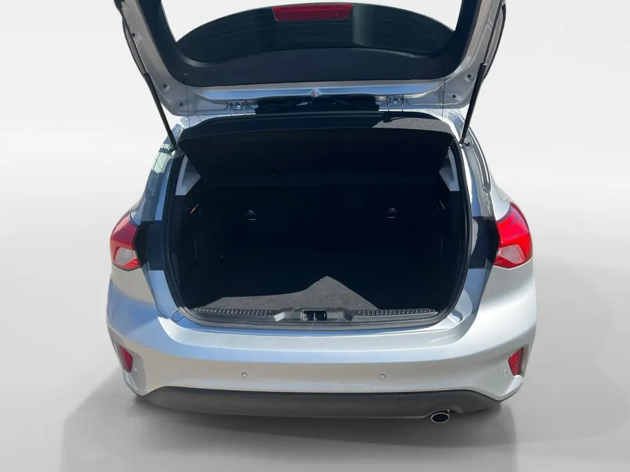 Ford Focus 1.0 EcoBoost Titanium Business | Dealer onderhouden | NL auto | Adapt. cruise control | Winter pack | Parkeersensoren voor en achter | Achteruitrijcamera | B&O audio | 17' lichtmetalen velgen | Bovag garantie |
