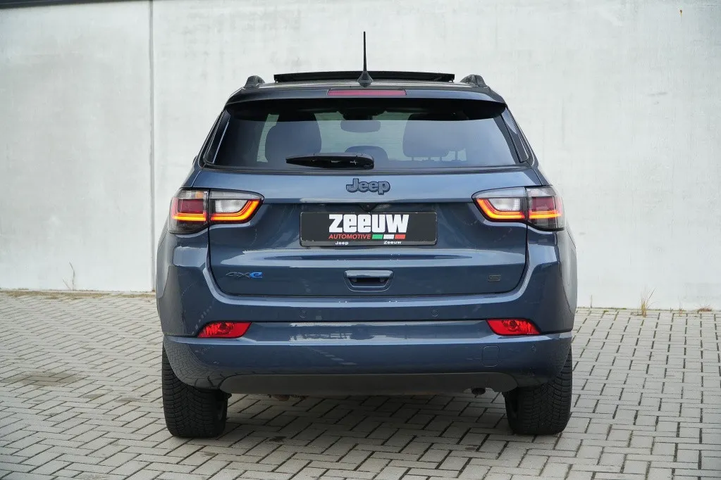 Jeep Compass 4xe 240 PK Hybrid S | Leder | Pano | Safety | Winter | 19'