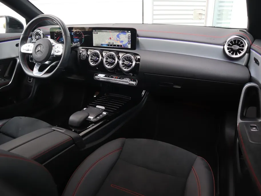 Mercedes-Benz CLA Shooting Brake 250 e AMG Line l Stoelverwarming l Achteruitrij camera l Ambiente lichtpakket