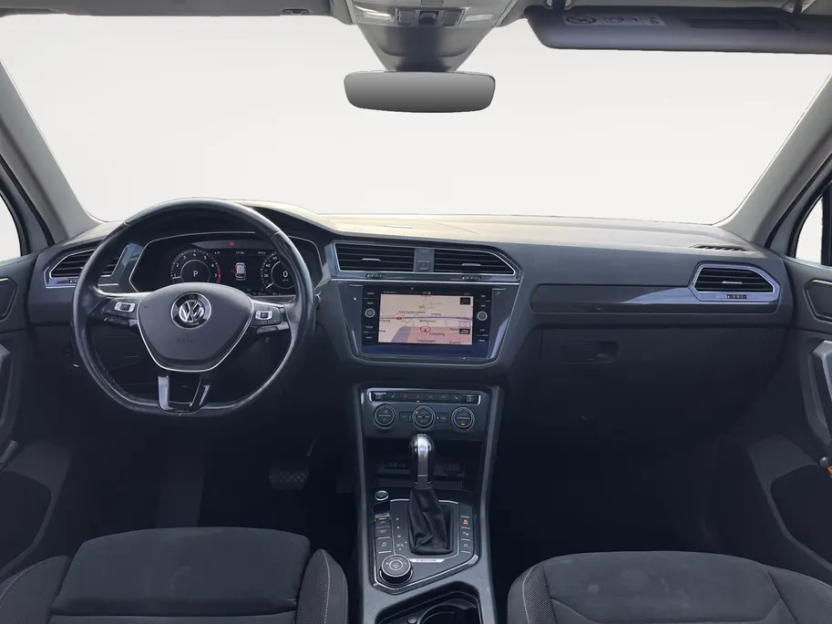 Volkswagen Tiguan 2.0 TSi DSG-aut. 4Motion Highline R-Line NL Auto | 11-2017 | Pano dak | Trekhaak | 20' | Stoelverwarming | Etc.
