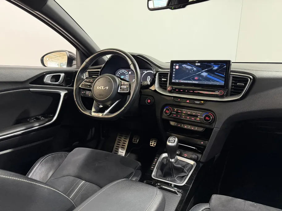Kia ProCeed 120PK T-GDi GT-Line | Schuif/Kantel Dak | Stoel & Stuurwiel Verwarming | Elektrische Achterklep | Camera | Apple CarPlay/Android Auto | Full LED | All Season Banden |