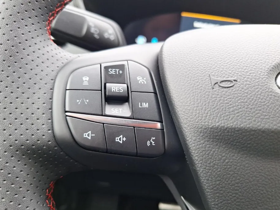 Ford Kuga 2.5 PHEV ST-Line X | Winterpack | El. Trekhaak | Panoramadak | 19' Lichtmetaal | 360Camera | Matrix Ledkoplampen | El. Achterklep | Adaptive cruisecontrol | Dodehoekdetectie | El verst. voorstoelen |