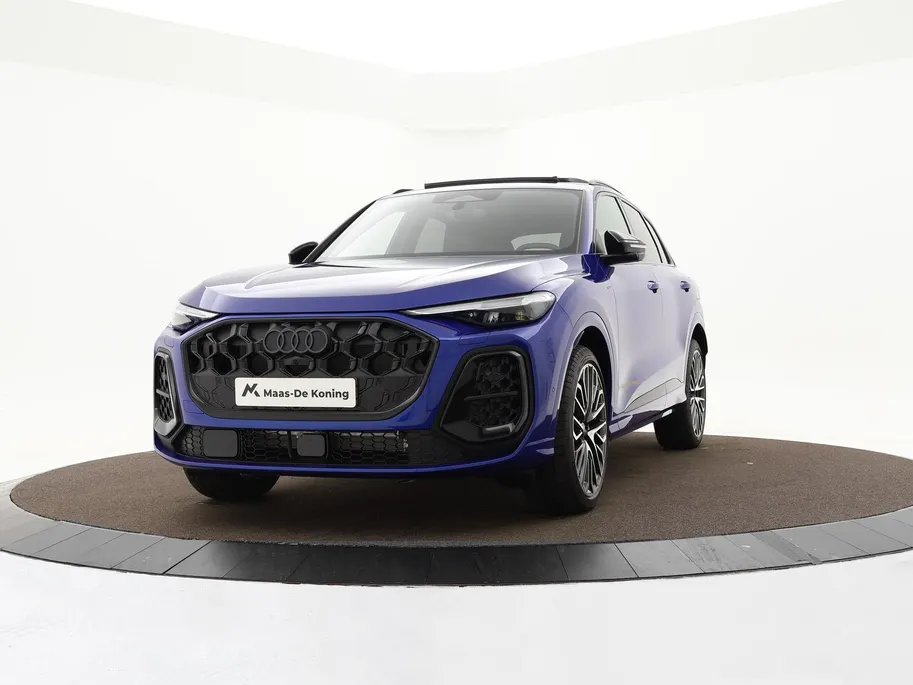 Audi Q5 e-hybrid quattro S edition Competition 367 PK · Panorama dak · Trekhaak elek. wegklapbaar · bijrijdersdisplay · 21' LM Velgen