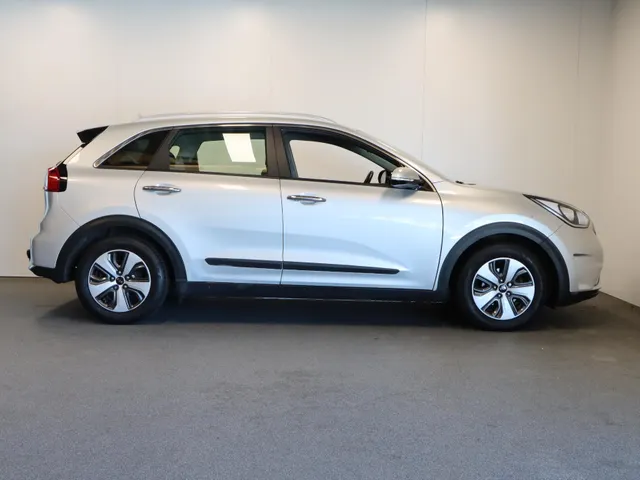 Kia Niro 1.6 GDi Hybrid First Edition