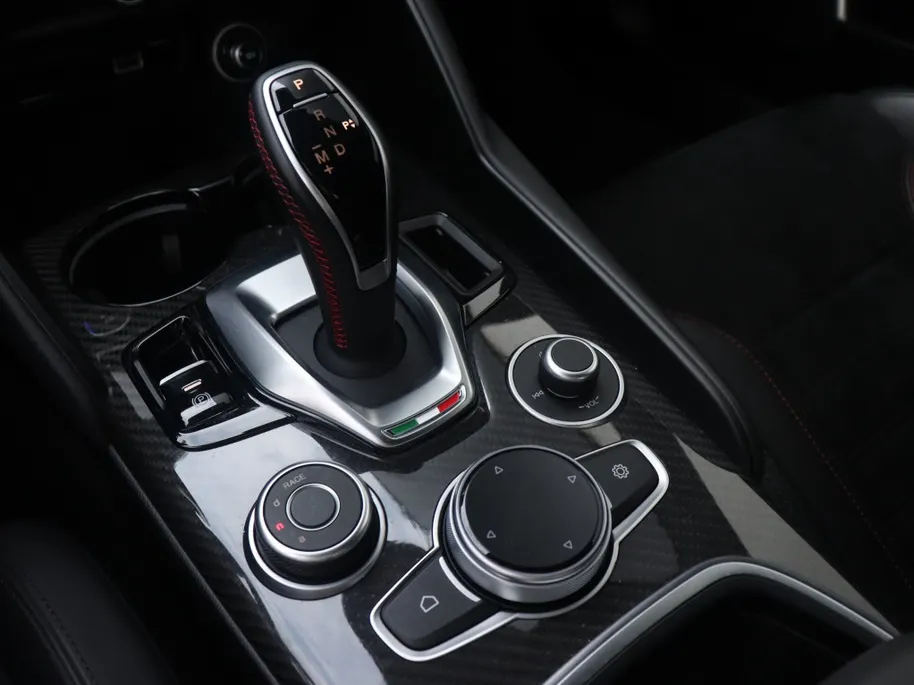 Alfa Romeo Giulia 2.9 V6 Quadrifoglio | Sparco | Carbon | Akrapovic | Rosso 8C
