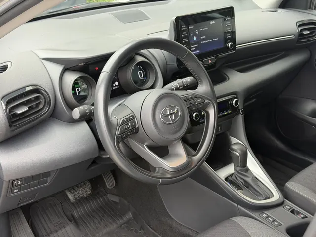 Toyota Yaris 1.5 Hybrid Dynamic | Keyless | Camera | Adapt. Cruise VERKOCHT