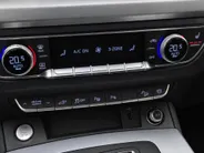 Audi Q5 50 TFSI e quattro S edition · Trekhaak · Adaptive Cruise Control · Apple/Android Car Play · Dodehoeksensoren · Stoelverwarming ·  Drive select · 360°Camera + Parkeersensoren ·