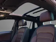 Volkswagen Tiguan 1.4TSIeHybrid/150PK R-Line Business+ · Panoramadak · Leder · Trekhaak · Camera · Apple/Android Car Play