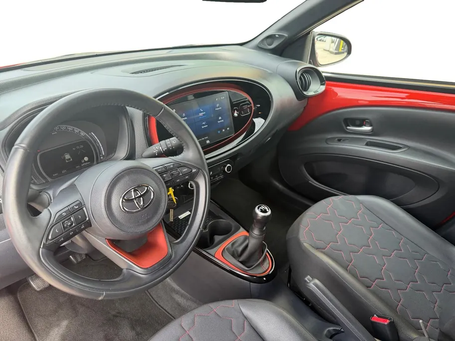 Toyota Aygo X 1.0 VVT-i MT Envy | JBL Speakers | Adaptieve Cruise Control | Camera | Climate Control | Volledig Dealer Onderhouden | 10 Jaar Fabrieksgarantie