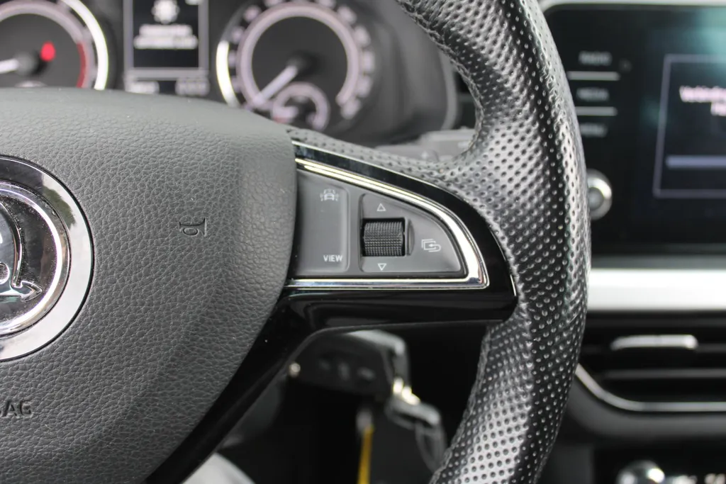 Škoda Kamiq 1.5 TSI ACT Sport Business | Automaat | Android Auto | Apple Carplay | PDC | Cruise | 16' LM |
