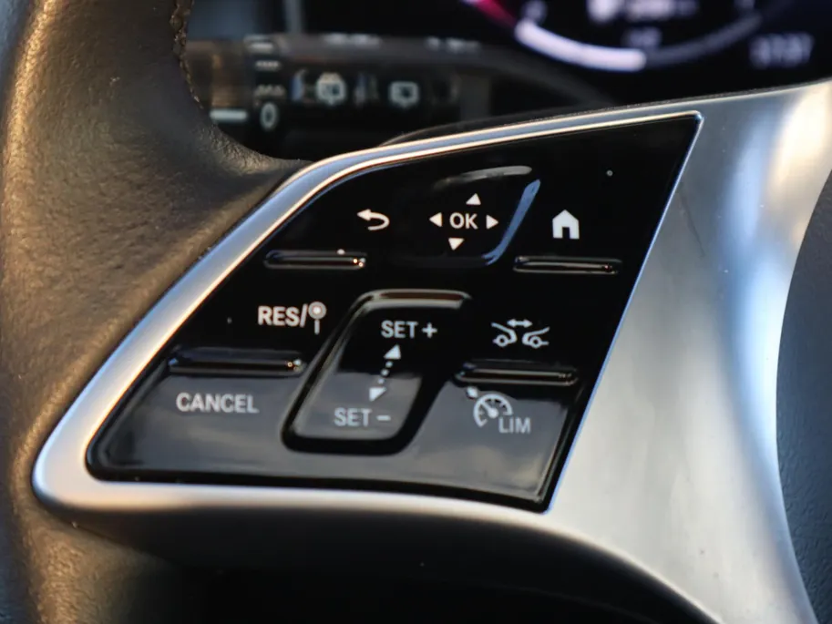 Mercedes-Benz GLC 300e 4MATIC Luxury Line