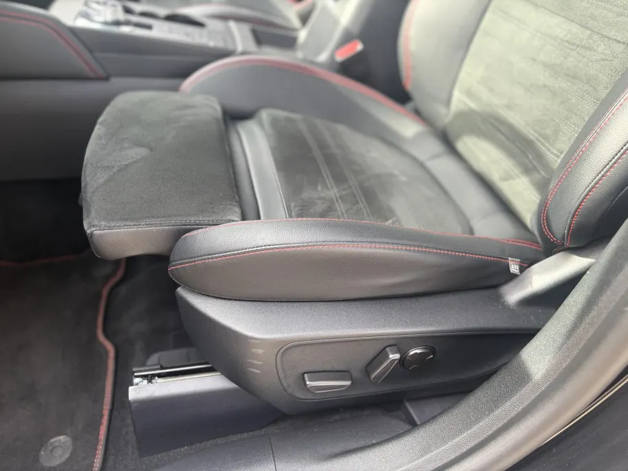 Ford Kuga 2.5 PHEV ST-Line X | AGR voorstoelen | 19 Inch LM