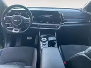Kia Sportage 1.6 T-GDi MHEV GT-Line | 1510 kg trekgewicht | Glazen schuif-/kanteldak | Elektrisch verstelbare stoelen | Dodehoekassistentie | Stoel- en stuurverwarming | Achteruitrijcamera | Parkeersensoren voor- en achter | Apple/Android Carplay