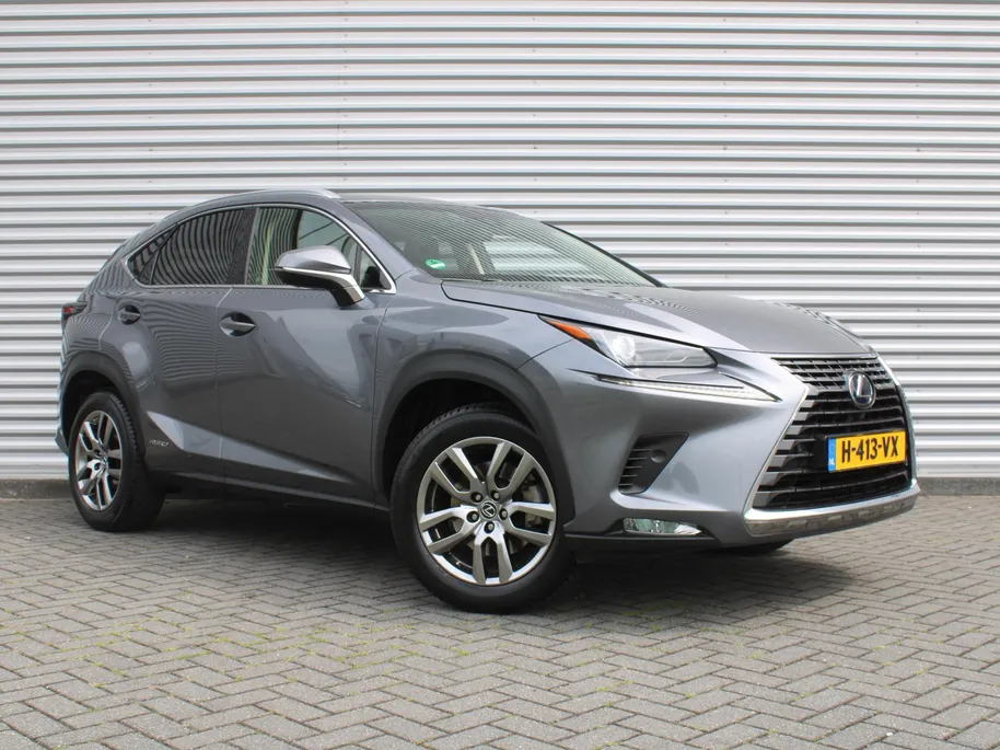 Lexus NX 300h AWD Sport Edition | Luxury + Safety Pack | Stuur-/stoelverwarming | Schuif-/kantel dak | Draadloze lader | 18' LM | Camera | Cruise adapt. |