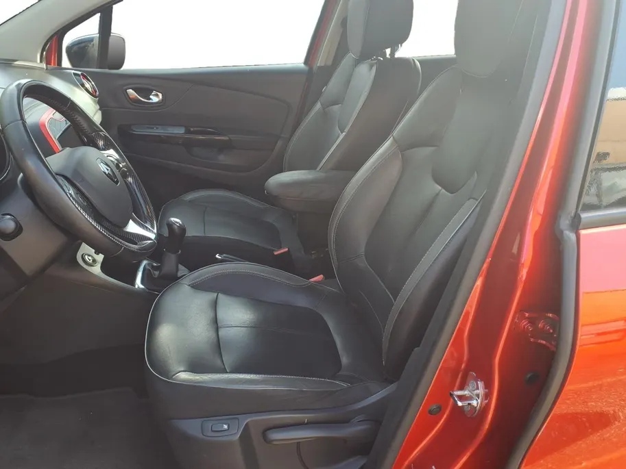 Renault Captur 0.9 TCe Xmod airco (automatisch) , navi , trekhaak , stoelverwarming , cruise , tel , usb , lm velgen .