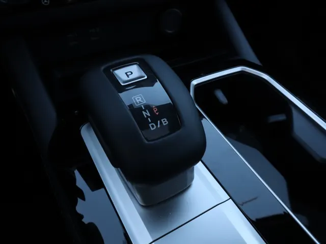 Mitsubishi Outlander 2.4 PHEV Instyle | Schui/Kantel Dak | Stoel Verwarming/Ventilatie | 1.600 KG Trekgewicht |