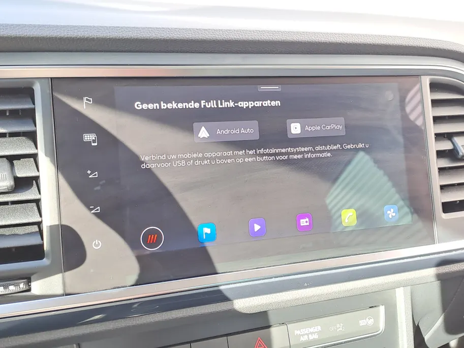 SEAT Ateca 1.5 TSI Style Business Intense | Keyless start | ECC | Navigatie | Camera | Cruise control adaptief | Apple Carplay/Android Auto | 17'' LM