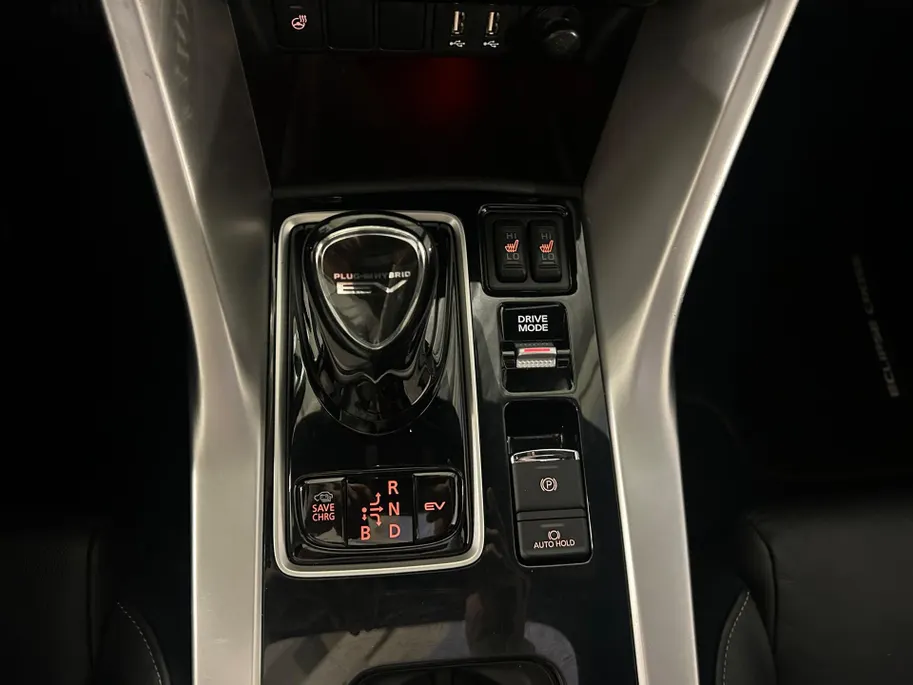 Mitsubishi Eclipse Cross 2.4 PHEV Prestige | All-Seasonbanden | Trekhaak + 13-Polige Stekker | Glazen schuif-/kanteldak |  Stoel- en stuurverwarming | Elektrisch verstelbare Voorstoelen   | Apple Carplay / Android Auto | Parkeersensoren Voor + Achter | Camera Achter | Cruise Cont