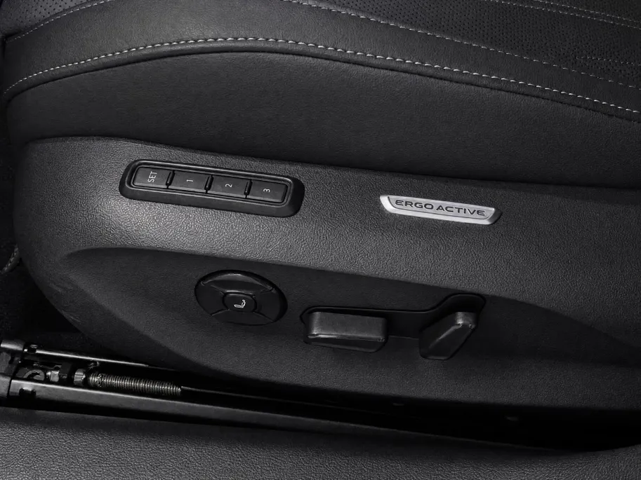 Volkswagen Passat Variant 1.5eHybrid 200kW/272PK R-Line Black Style · Panoramadak · Leder · Trekhaak · 360°Camera · Garantie t/m 24-08-2030 of 100000km.
