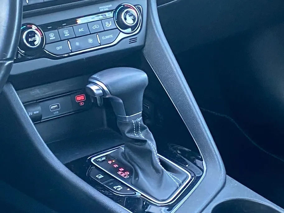 Kia Niro 1.6 GDi Hybrid DynamicLine | Climate control | Cruise control | Navigatie | Trekhaak | Parkeercamera |