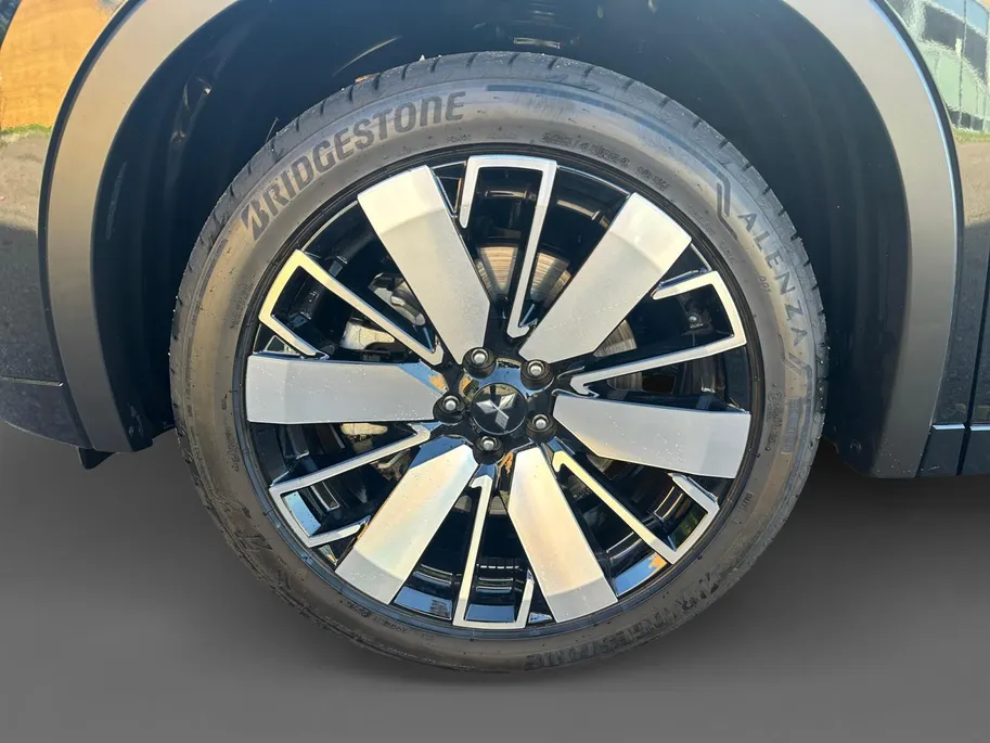 Mitsubishi Outlander 2.4 PHEV Instyle Leer | Electrische stoelverstelling met geheugen | Trekhaak afneembaar | Head-up display | Open dak panorama | 230Volt aansluiting in kofferruimte