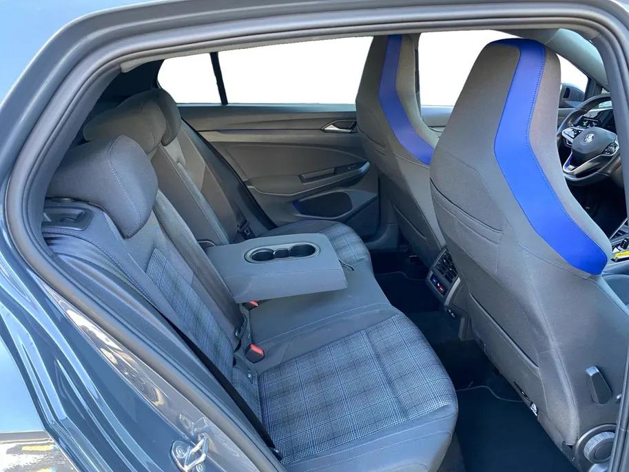 Volkswagen Golf 1.4 eHybrid GTE | Automaat | Kuipstoelen | Camera | Dodehoek Detectie | Cruise Control Adaptief | Climate Control | Keyless | DAB