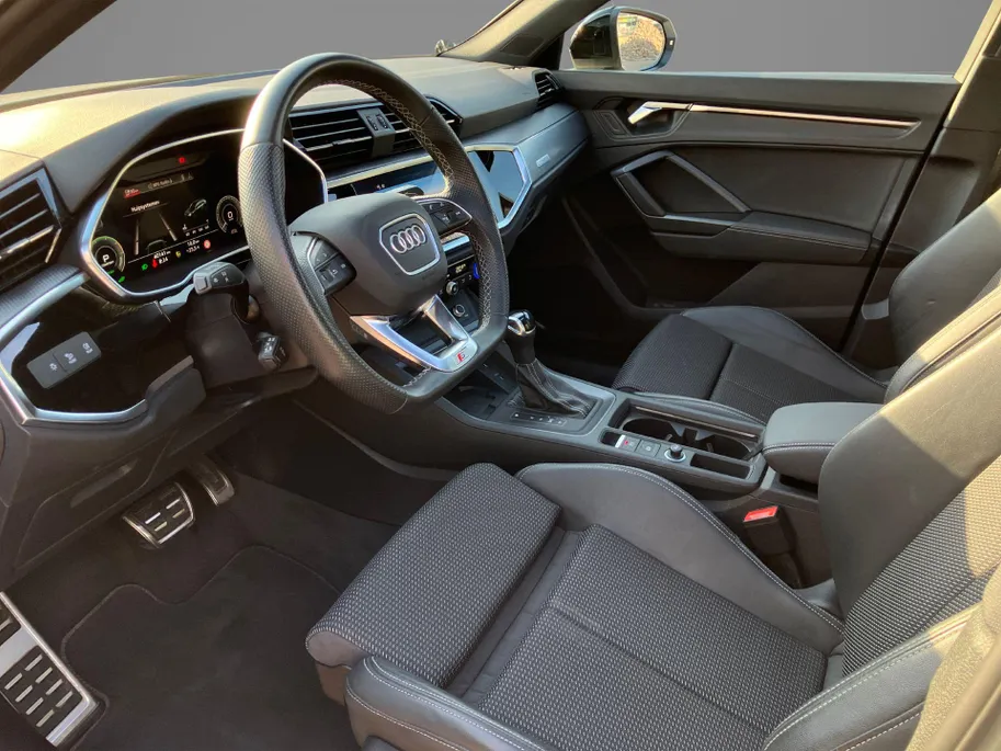 Audi Q3 Sportback 45 TFSIe 180KW/245PK S Edition Panoramadak · Camera + parkeersensoren · Apple/Android Car Play ·