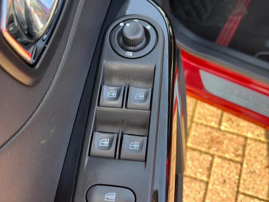 Renault Captur 1.2 TCe Helly Hansen | STOELVERWARMING | AUTOMAAT | CLIMATE | STOELVERWARMING | KEYLESS |