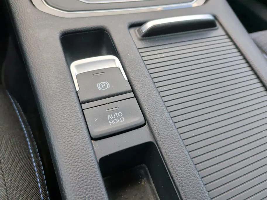 Volkswagen Passat Variant 1.4 TSI PHEV GTE Business | Top staat! | Trekhaak | Clima | NU Rijklaarprijs! Incl.12 Maanden, APK, Onderhoudsbeurt etc! Premiumpakket gratis!