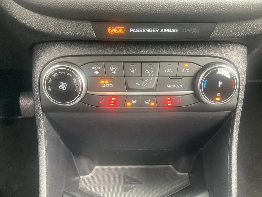 Ford Fiesta 1.0 EcoBoost 125 pk Hybrid Titanium Apple Carplay/ Android Auto - Winter Pack -Climate Control