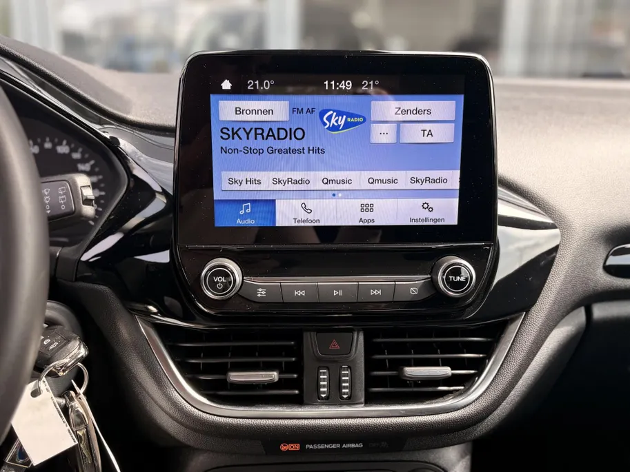 Ford Fiesta 1.0 EcoBoost Hybrid Titanium PARKEERSENSOREN ACHTER I ALL SEASON BANDEN I APPLE CARPLAY / ANDROID AUTO I