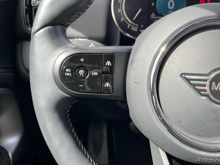 MINI Countryman 1.5 Cooper MINI Yours |achteruitrijcamera| Extra getint glas |Cruise control adaptief| Comfortstoel(en)| Lederen bekleding| 12 maanden Bovag Garantie|