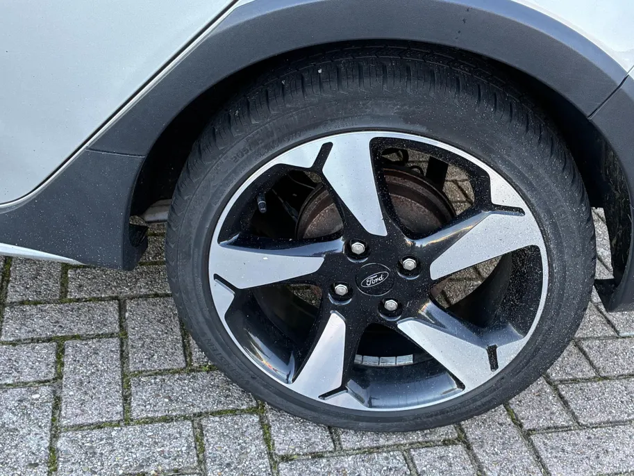Ford Fiesta 1.0 EcoBoost Active ** VOORRUITVERWARMING ** PARKEERSENSOREN ACHTER **