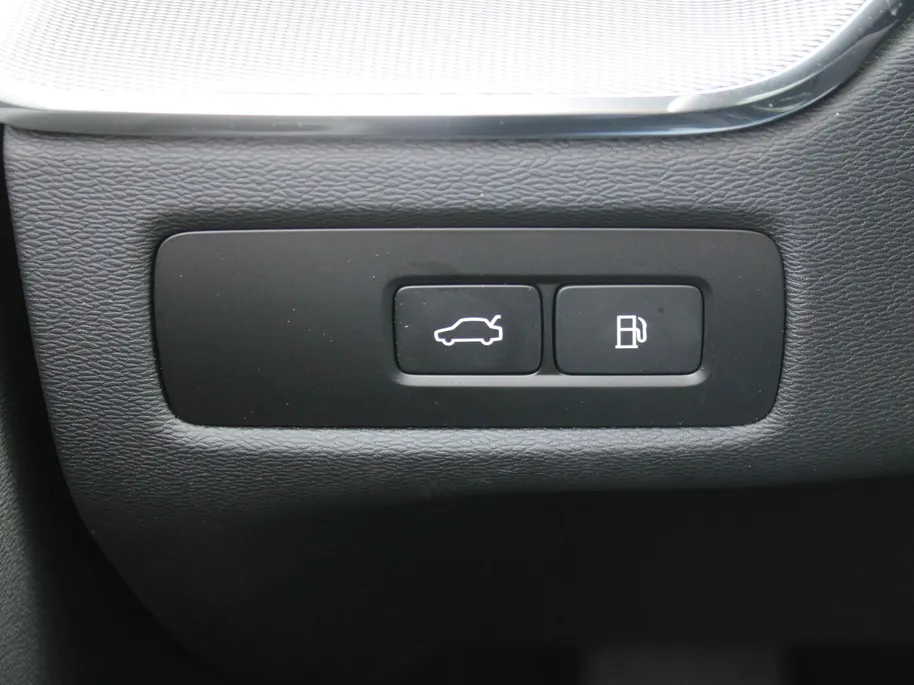 Volvo XC60 2.0 T8 Plug-in hybrid AWD Ultimate Black Edition | Trekhaak elektr. | Luchtvering | Schuifdak | Leer | Geheugenstoelen | B&W audio | Stoelventilatie | Winterset | Zeer nette auto |