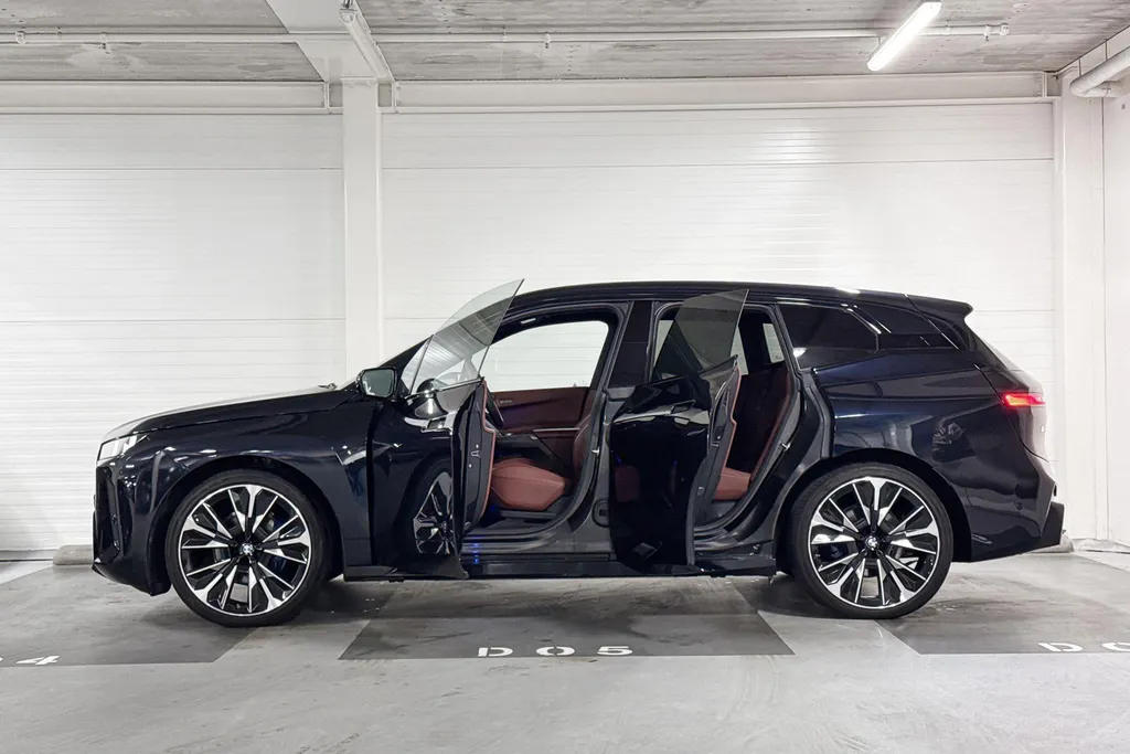 BMW iX xDrive60