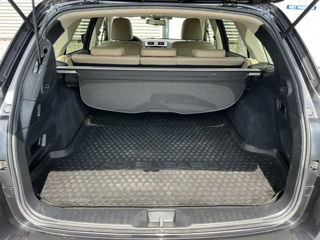 Subaru Outback 2.5i Premium Automaat | All Season Banden | Trekhaak | Elek. Schuif/Kantel Dak | Crème Witte Lederen Bekleding