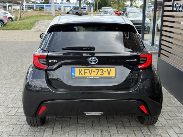 Toyota Yaris 1.5 Hybrid Executive Bi-Tone | PDC V+A | HUD
