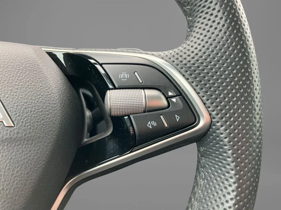 Škoda Octavia Combi 1.5TSI/150PK MHEV FL Design DSG · Panoramadak · Camera + Parkeersensoren · Apple/Android Car Play · Stoelverwarming · Garantie t/m 21-05-2029 of 60000km.