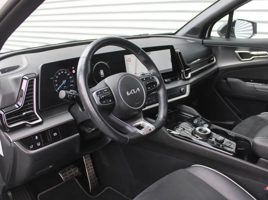 Kia Sportage 1.6 T-GDi Hybrid GT-Line | Stuur-/stoelverwarming | Elek. stoelverstelling + achterklep | Schuifdak | 18' LM | Cruise adapt. | Camera |
