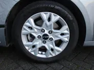 Kia Ceed 1.0 T-GDi DynamicPlusLine | Stuur-/stoelverwarming | Camera | Draadloos laden | LED | Dodehoek detectie | 16' LM |
