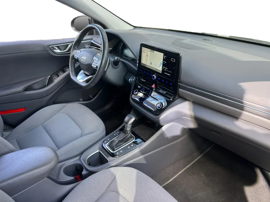 Hyundai IONIQ 1.6 GDi PHEV Premium 142PK | 52km elektrisch WLTP | Navigatie | Trekhaak | Climate Control | Apple Carplay & Android Auto | Parkeersensoren rondom | Stoel- en stuurverwarming |