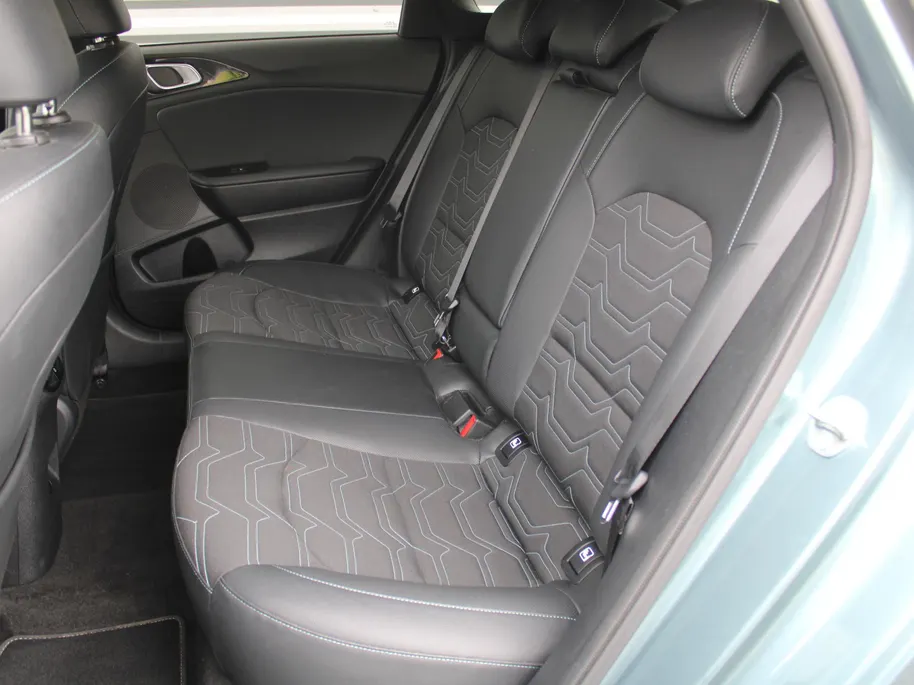 Kia Ceed 1.0 T-GDi Design Edition | Stuur-/stoelverwarming | Cruise | Camera | 16' LM | Dodehoekdetectie | JBL audio | LED |