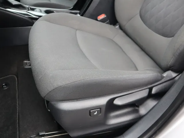 Toyota Corolla 1.8 Hybrid Style | All Seasons | Parkeersensoren V+A